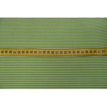 Bawełna zielone s paski 2x1mm na białym tle