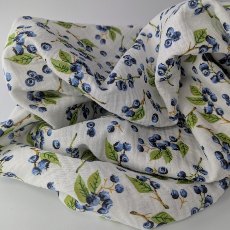 Double gauze 100% cotton, berries on a cream background