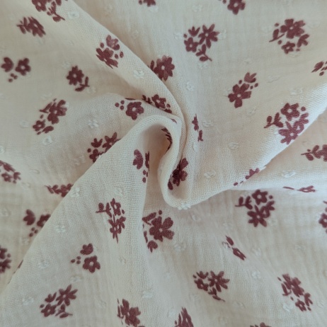 Cotton muslin plumeti with burgundy bouquets